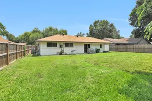 6322 King Post Dr, Houston, TX 77088 - Photo 24