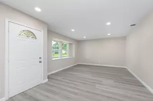 9806 Sagebark Dr, Houston, TX 77089 - Photo 8