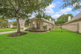 12423 Rutgers Park Ct, Houston, TX 77058 - Photo 2