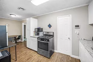 705 Akers St, Angleton, TX 77515 - Photo 6