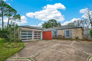 2130 Round Lake Dr, Houston, TX 77077 - Photo 6