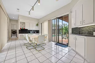 8103 Lake Edge Ct, Houston, TX 77071 - Photo 14