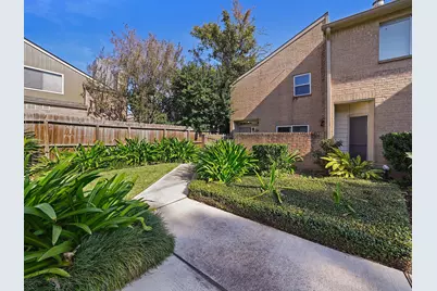 2056 Augusta Drive #2/15, Houston, TX 77057 - Photo 2