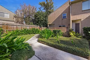 2056 Augusta Dr, Houston, TX 77057 - Photo 2