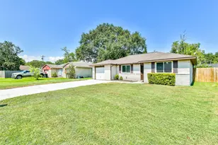 515 Bellmar Ln, Friendswood, TX 77546 - Photo 2