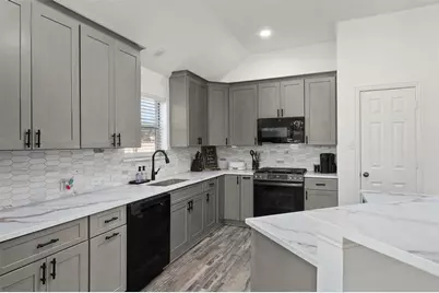 847 Crystal Bay Lane, League City, TX 77573 - Photo 6