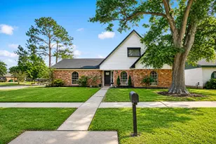 814 El Toro Ln, Houston, TX 77062 - Photo 2