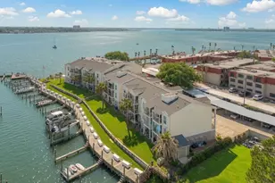 201 Yacht Club Ln, Seabrook, TX 77586 - Photo 4