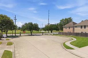 218 Plaza Del Sol Park, Houston, TX 77020 - Photo 2