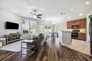 1015 Red River St, League City, TX 77573 - Photo 4