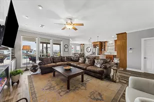 515 Westerly Dr, Tiki Island, TX 77554 - Photo 2