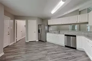 13102 Kingsmill Dr, Sugar Land, TX 77478 - Photo 6