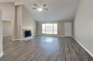 13102 Kingsmill Dr, Sugar Land, TX 77478 - Photo 2