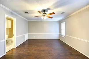 940 Wycliffe Dr, Houston, TX 77079 - Photo 12