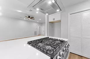 128 E Park Dr, Conroe, TX 77356 - Photo 14