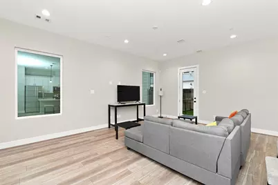 8324 Curry Road, Houston, TX 77093 - Photo 2