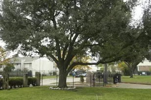 2011 Spenwick Dr, Houston, TX 77055 - Photo 24