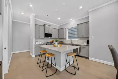 5525 Katy Freeway, Houston, TX 77007 - Photo 4