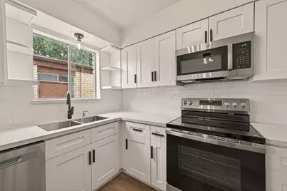 7714 Renwick Drive #M67, Houston, TX 77081 - Photo 16