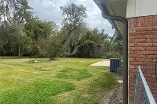 114 Edgewater St, Clute, TX 77531 - Photo 2
