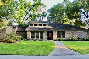 9 Willowherb Ct, The Woodlands, TX 77380 - Photo 2