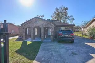 9010 Linda Vista Rd, Houston, TX 77078 - Photo 2