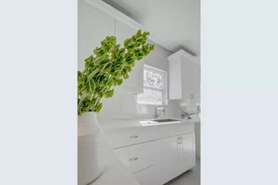 6705 Roanoke St, Houston, TX 77028 - Photo 1