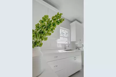 6705 Roanoke St, Houston, TX 77028 - Photo 1