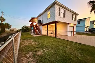 16701 Moby Dick Dr, Jamaica Beach, TX 77554 - Photo 2