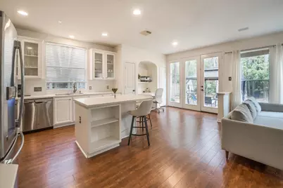 14 N Flickering Sun Circle, The Woodlands, TX 77382 - Photo 2