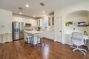 14 N Flickering Sun Cir, The Woodlands, TX 77382 - Photo 4