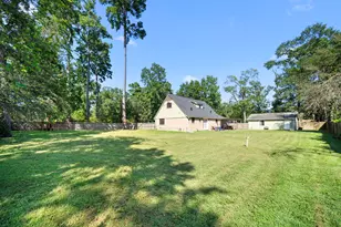 209 Hillcrest Dr, Conroe, TX 77303 - Photo 28