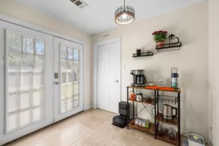 209 Hillcrest Dr, Conroe, TX 77303 - Photo 8