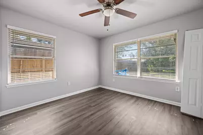 6138 Kenilwood Drive, Houston, TX 77033 - Photo 24