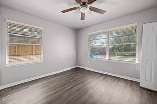 6138 Kenilwood Dr, Houston, TX 77033 - Photo 24