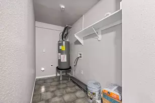 6138 Kenilwood Dr, Houston, TX 77033 - Photo 16