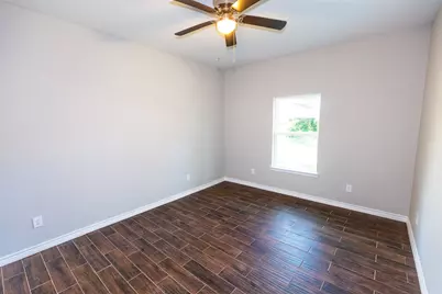 507 E Foley Street, Alvin, TX 77511 - Photo 18