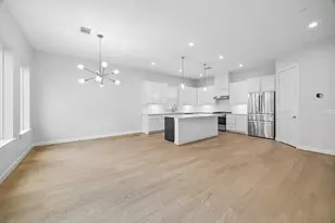8705 Ojeman Oaks Ln, Houston, TX 77055 - Photo 10