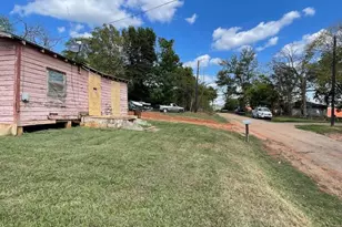 215 Maple St, Palestine, TX 75801 - Photo 2
