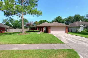 3821 Pin Oak Dr N, Pearland, TX 77581 - Photo 2