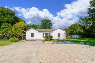 2523 S Broadway St, La Porte, TX 77571 - Photo 2