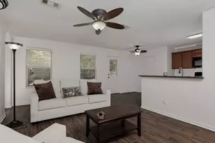 10200 Tate Ct, Conroe, TX 77385 - Photo 8