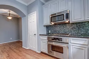 2649 Helena St, Houston, TX 77006 - Photo 12