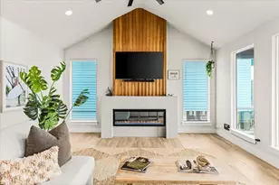 1990 Royalville Ct, Crystal Beach, TX 77650 - Photo 4