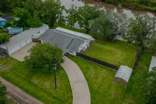 483 Riverside Dr, Palacios, TX 77465 - Photo 6