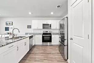 6001 Crst Brg Ct, Bryan, TX 77807 - Photo 4