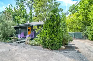 1137 W 26th St, Houston, TX 77008 - Photo 2