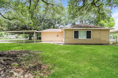 1108 W Camp Circle, La Marque, TX 77568 - Photo 2