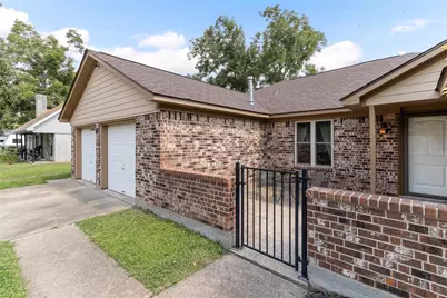 104 Dogwood Street, Lake Jackson, TX 77566 - Photo 2