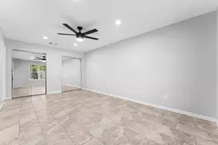 2 Ground Brier Ct, The Woodlands, TX 77381 - Photo 8